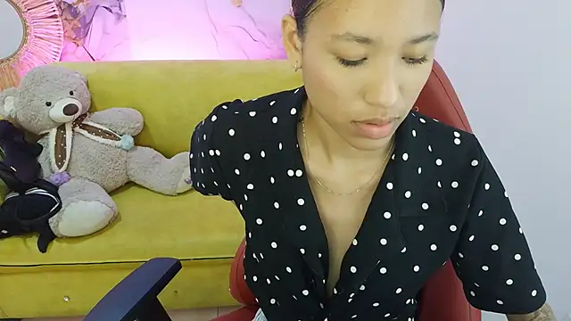 Snapshot of Kiimmy_m_ chatting on June 10, 2:38 pm Kiimmy m online show from June 10, 2:38 pm
