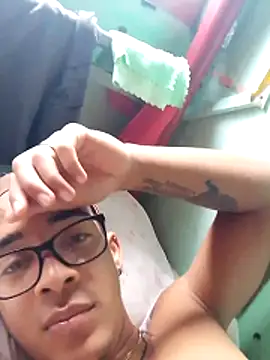 Snapshot of Enzo_Manul chatting on June 7, 7:28 pm Enzo Manul online show from June 7, 7:28 pm