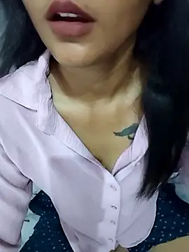 Snapshot of Miss-cutee chatting on June 17, 6:42 pm Miss-cutee online show from June 17, 6:42 pm