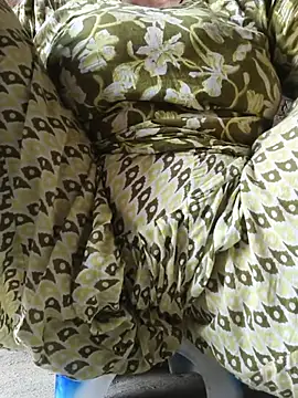 Snapshot of Your_Bhabhi69 chatting on June 7, 1:21 am Your Bhabhi69 online show from June 7, 1:21 am