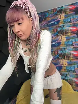 MoonAndDagger online show from June 14, 12:30 am