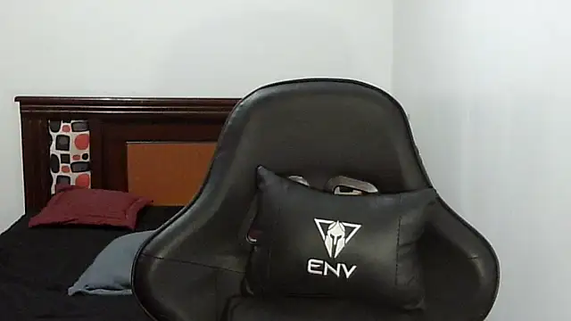 Lolacurly69 online show from July 1, 11:59 pm