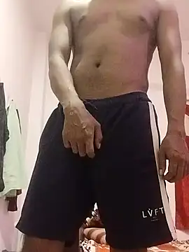 Snapshot of Daddsuroj69 chatting on July 13, 5:32 am Daddsuroj69 online show from July 13, 5:32 am