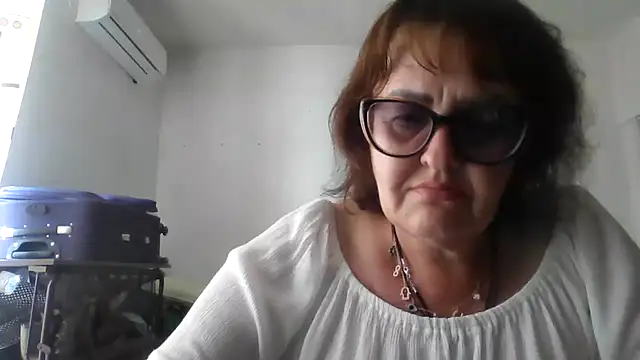 Snapshot of ErikaXShine chatting on June 21, 12:41 pm ErikaXShine online show from June 21, 12:41 pm