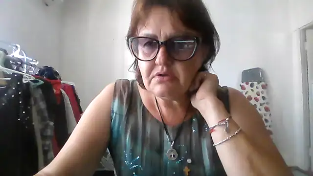 Snapshot of ErikaXShine chatting on July 24, 12:25 pm ErikaXShine online show from July 24, 12:25 pm