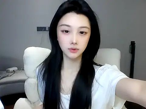 Snapshot of SylvieMaya chatting on June 12, 4:39 pm SylvieMaya online show from June 12, 4:39 pm
