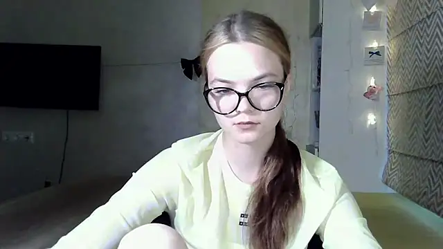 Snapshot of AvrilGillig chatting on June 23, 4:16 pm AvrilGillig online show from June 23, 4:16 pm