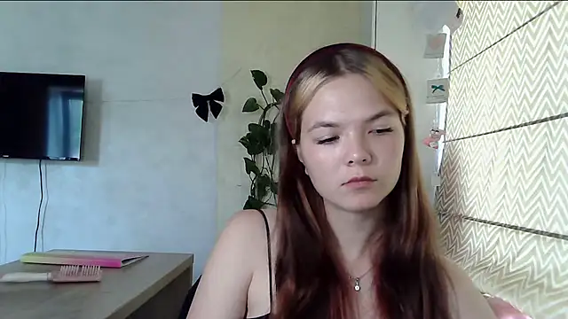 Snapshot of AvrilGillig chatting on July 15, 7:35 am AvrilGillig online show from July 15, 7:35 am