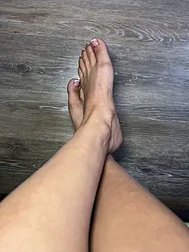 Snapshot of prettytoesfreak chatting on June 9, 4:18 pm prettytoesfreak online show from June 9, 4:18 pm