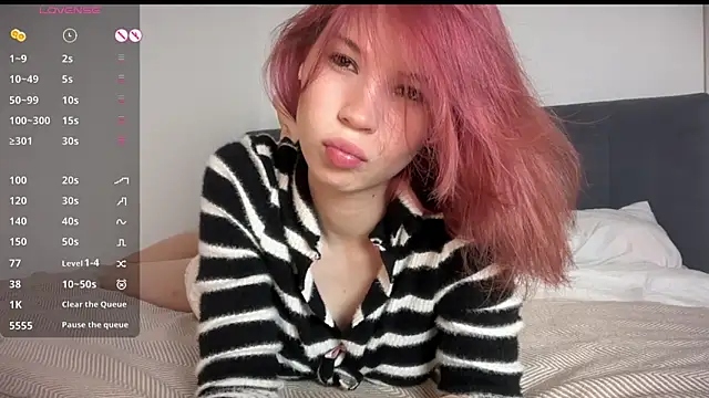 Snapshot of delannalune chatting on June 17, 1:56 pm delannalune online show from June 17, 1:56 pm