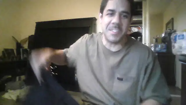 Snapshot of toosexy4myshirt chatting on June 25, 12:43 am toosexy4myshirt online show from June 25, 12:43 am