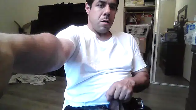 Snapshot of toosexy4myshirt chatting on July 5, 11:23 pm toosexy4myshirt online show from July 5, 11:23 pm