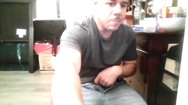 Snapshot of toosexy4myshirt chatting on July 8, 2:27 am toosexy4myshirt online show from July 8, 2:27 am