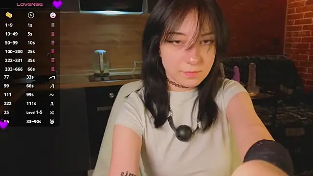 yuriski  online show from June 8, 9:15 pm