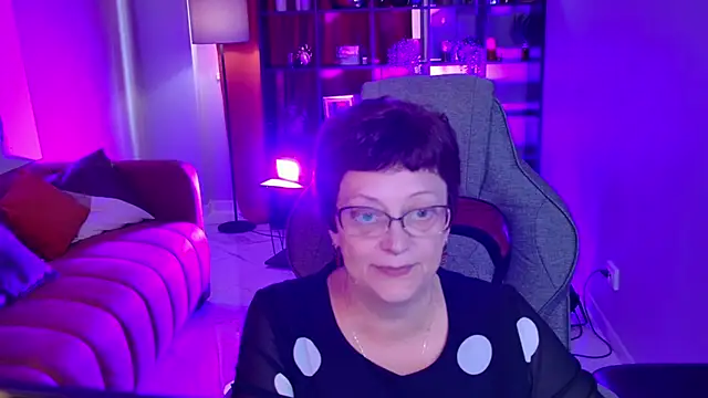 Snapshot of IsoldeMirevain chatting on June 13, 10:57 am IsoldeMirevain online show from June 13, 10:57 am