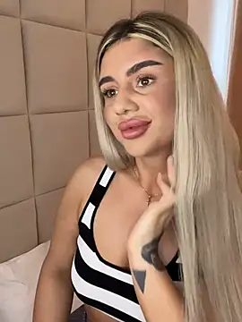 Snapshot of Selinacraz chatting on June 9, 8:37 am Selinacraz online show from June 9, 8:37 am