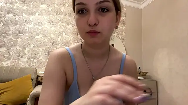 Snapshot of CloudyFoxy chatting on June 19, 9:40 pm CloudyFoxy online show from June 19, 9:40 pm