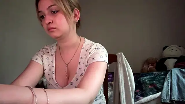 Snapshot of CloudyFoxy chatting on July 3, 1:23 am CloudyFoxy online show from July 3, 1:23 am