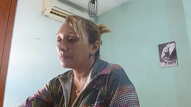 Snapshot of yesika_miller chatting on June 9, 11:55 am yesika miller online show from June 9, 11:55 am