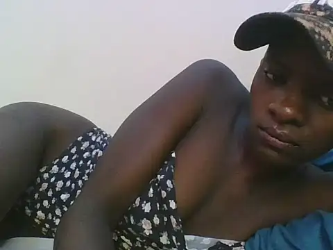 Snapshot of ebonypetite2 chatting on July 5, 4:19 am ebonypetite2 online show from July 5, 4:19 am