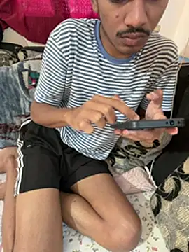 Snapshot of samyuthtwink chatting on July 29, 8:34 am samyuthtwink online show from July 29, 8:34 am