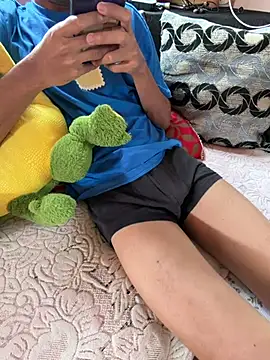 Snapshot of samyuthtwink chatting on August 10, 7:01 am samyuthtwink online show from August 10, 7:01 am