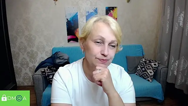 Snapshot of MeowMilf chatting on June 10, 9:52 am MeowMilf online show from June 10, 9:52 am