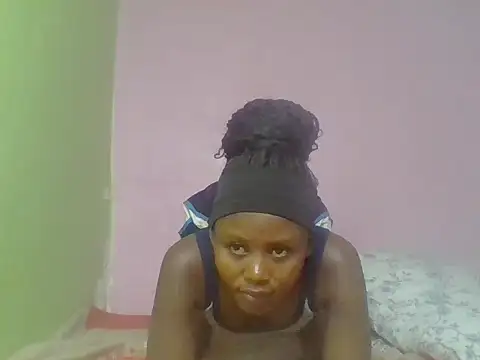 Snapshot of cute_bee chatting on June 12, 8:30 pm cute bee online show from June 12, 8:30 pm
