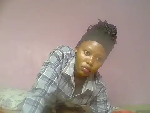 Snapshot of cute_bee chatting on June 18, 2:56 am cute bee online show from June 18, 2:56 am
