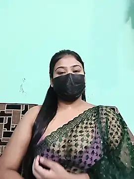 Snapshot of Sweathatamil chatting on July 4, 5:30 pm Sweathatamil online show from July 4, 5:30 pm