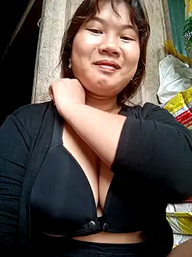 Snapshot of Emelyzz chatting on June 10, 8:24 am Emelyzz online show from June 10, 8:24 am