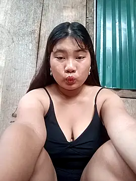 Snapshot of Emelyzz chatting on June 22, 10:12 am Emelyzz online show from June 22, 10:12 am