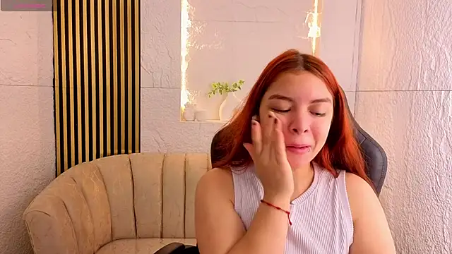 Snapshot of sofia_red_cn chatting on July 6, 1:19 pm sofia red cn online show from July 6, 1:19 pm