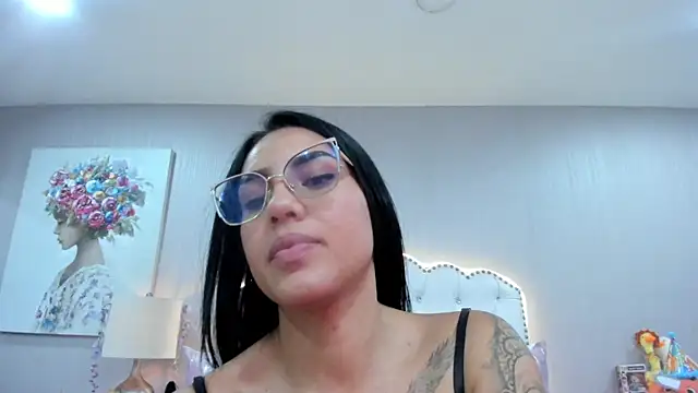 Snapshot of Valen_Abella chatting on July 6, 3:25 am Valen Abella online show from July 6, 3:25 am