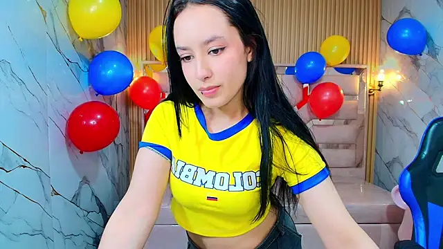 Snapshot of Aleja_r_ chatting on June 27, 8:14 pm Aleja r online show from June 27, 8:14 pm