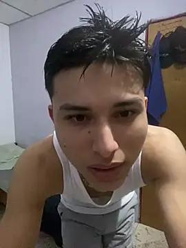 Snapshot of Antoni150906 chatting on June 25, 3:50 am Antoni150906 online show from June 25, 3:50 am