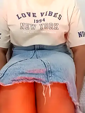 Snapshot of officequeen chatting on July 16, 5:13 am officequeen online show from July 16, 5:13 am