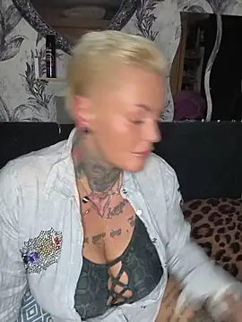 InkedMissLaBaehm online show from June 17, 10:43 pm