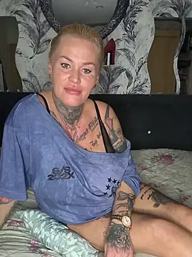 InkedMissLaBaehm online show from June 30, 9:38 pm