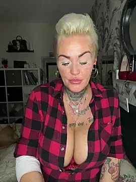 InkedMissLaBaehm online show from July 16, 10:05 pm