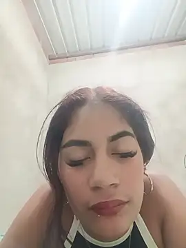 Snapshot of dulce_amber21 chatting on June 27, 12:44 pm dulce amber21 online show from June 27, 12:44 pm