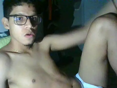 Snapshot of twink_vibes chatting on June 19, 5:56 am twink vibes online show from June 19, 5:56 am