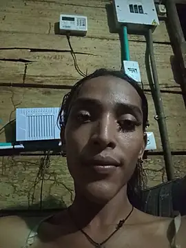 Snapshot of GabyMilan_ chatting on June 23, 12:19 am GabyMilan online show from June 23, 12:19 am