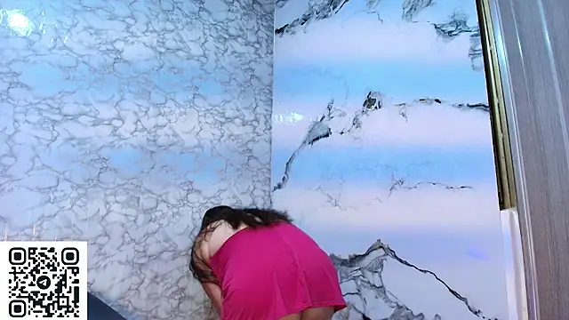 Snapshot of sun_dreams chatting on June 12, 8:41 pm sun dreams online show from June 12, 8:41 pm