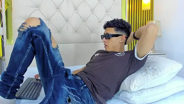 Snapshot of JARED_BOY1 chatting on June 22, 12:24 am JARED BOY1 online show from June 22, 12:24 am