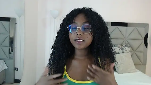 lily mendoza online show from July 16, 8:15 pm