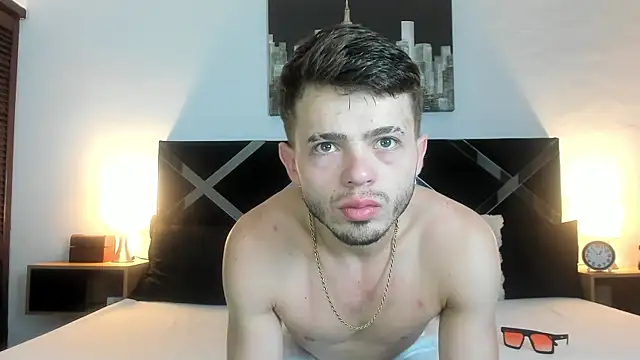 Snapshot of Zeus_damian21 chatting on July 3, 4:08 am Zeus damian21 online show from July 3, 4:08 am