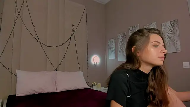 Snapshot of Lola_lovesss chatting on July 7, 2:47 am Lola lovesss online show from July 7, 2:47 am