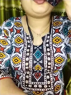 Snapshot of Khosi_Moni chatting on July 16, 12:33 pm Khosi Moni online show from July 16, 12:33 pm