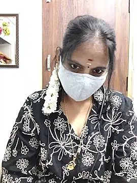Snapshot of Tamil_white_beauty chatting on July 15, 6:46 pm Tamil white beauty online show from July 15, 6:46 pm